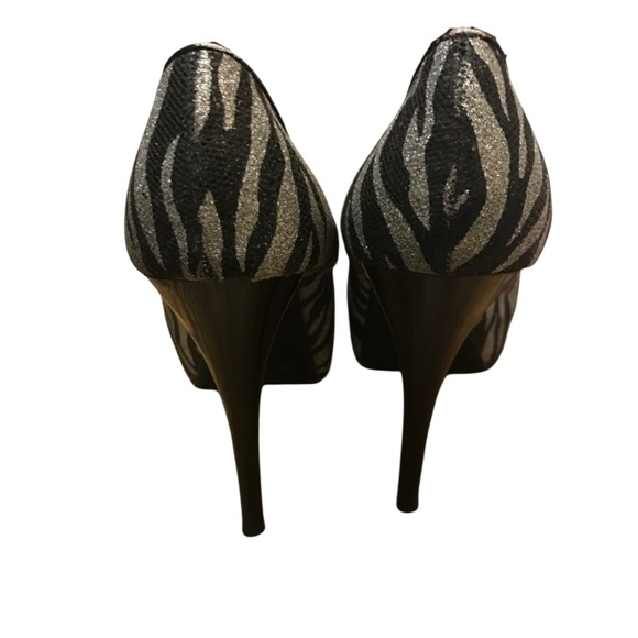 Qupid Silver & Black Pointed Toe Stiletto Women’s Size 7 Heels - Picture 3 of 9